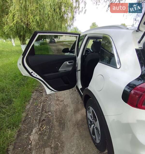 Позашляховик / Кросовер Kia Niro 2017 в Овідіополі фото 12 Позашляховик / Кросовер Kia Niro 2017 в Овідіополі