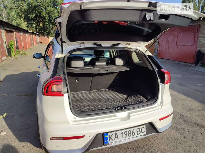 Внедорожник / Кроссовер Kia Niro 2016 в Киеве