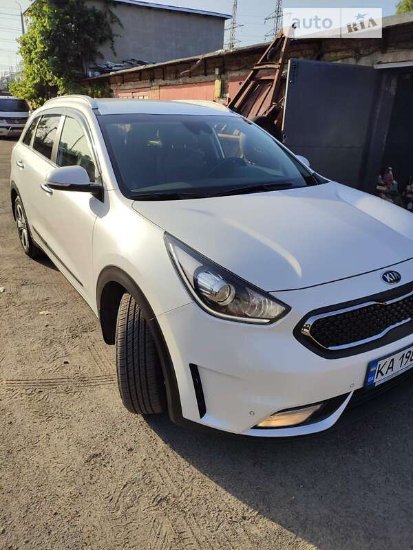 Внедорожник / Кроссовер Kia Niro 2016 в Киеве