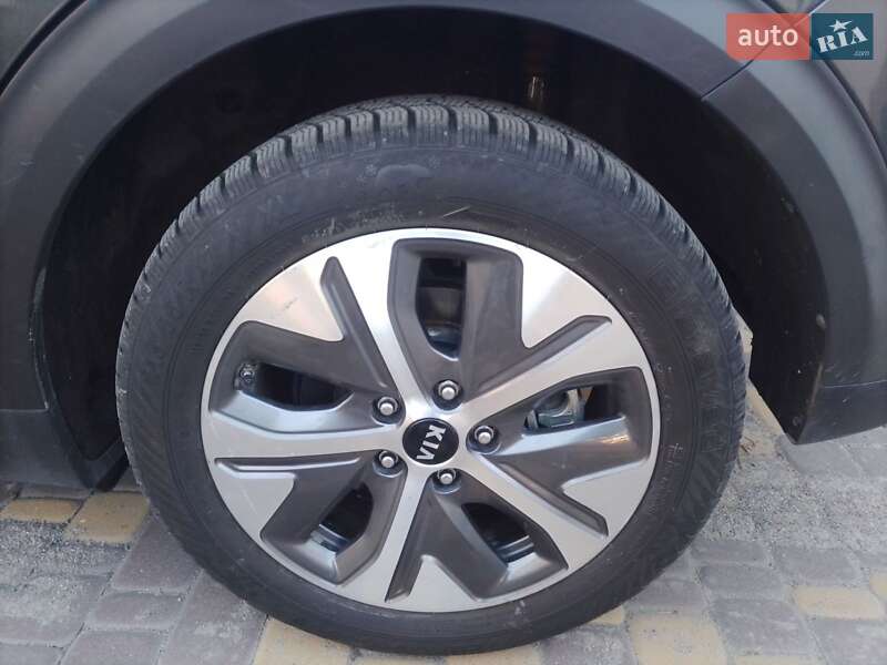 Внедорожник / Кроссовер Kia Niro 2020 в Киеве