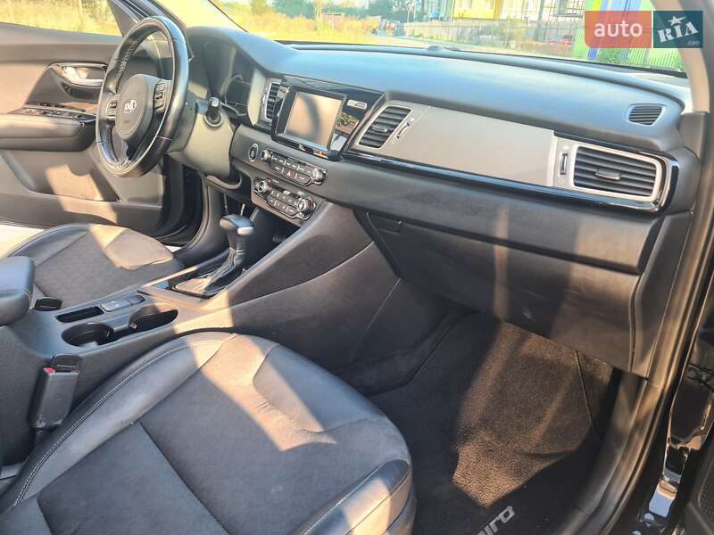 Позашляховик / Кросовер Kia Niro 2017 в Івано-Франківську