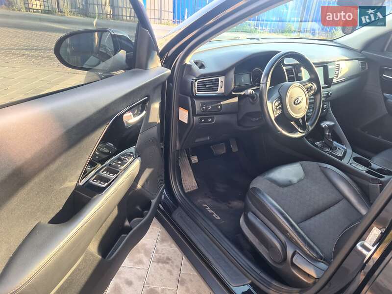 Позашляховик / Кросовер Kia Niro 2017 в Івано-Франківську