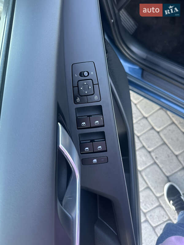 Внедорожник / Кроссовер Kia Niro 2023 в Новояворовске