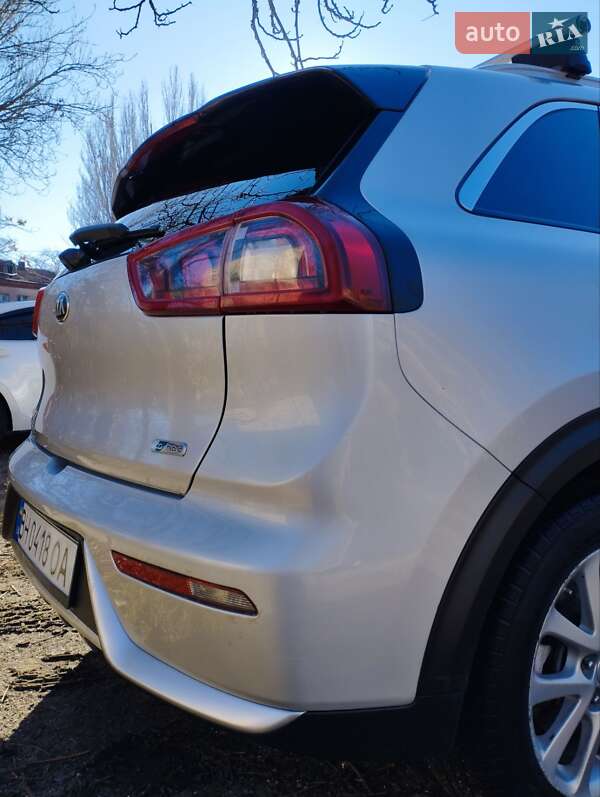 Позашляховик / Кросовер Kia Niro 2017 в Одесі