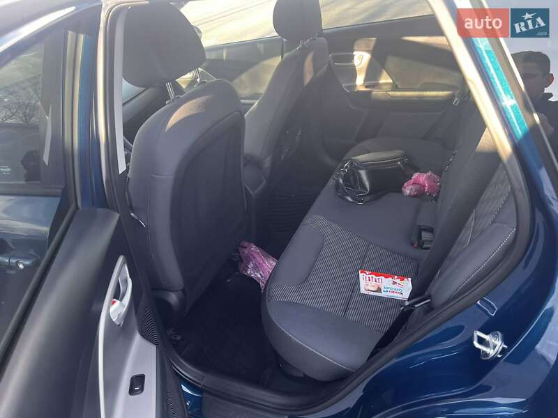 Позашляховик / Кросовер Kia Niro 2017 в Києві