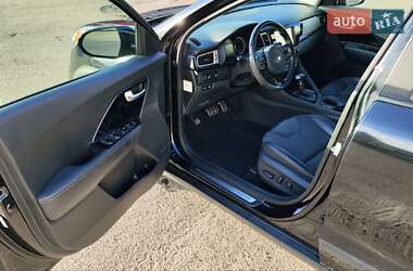 Позашляховик / Кросовер Kia Niro 2017 в 