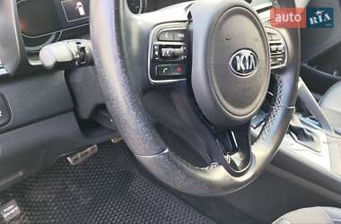 Позашляховик / Кросовер Kia Niro 2017 в 