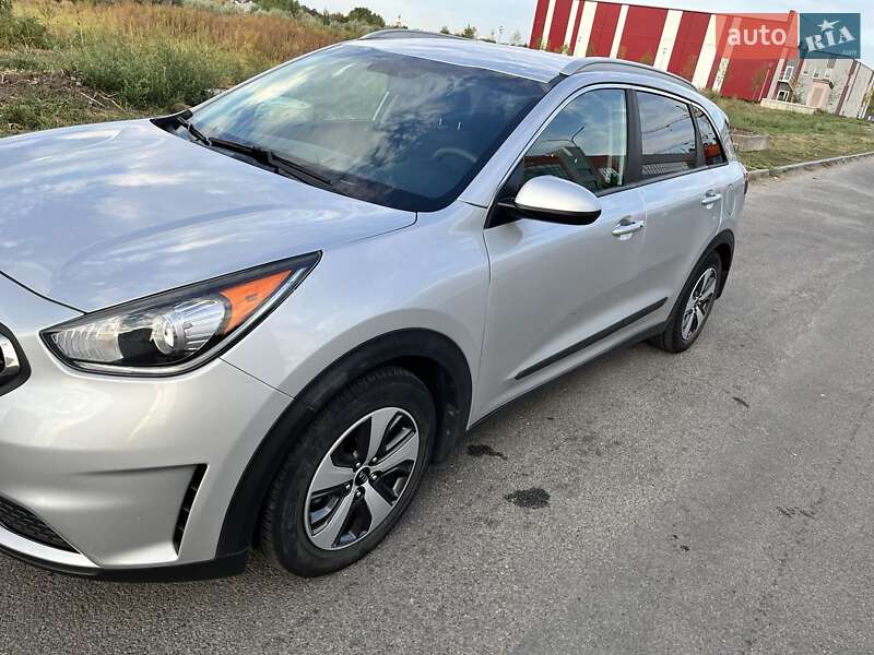 Позашляховик / Кросовер Kia Niro 2017 в Дніпрі