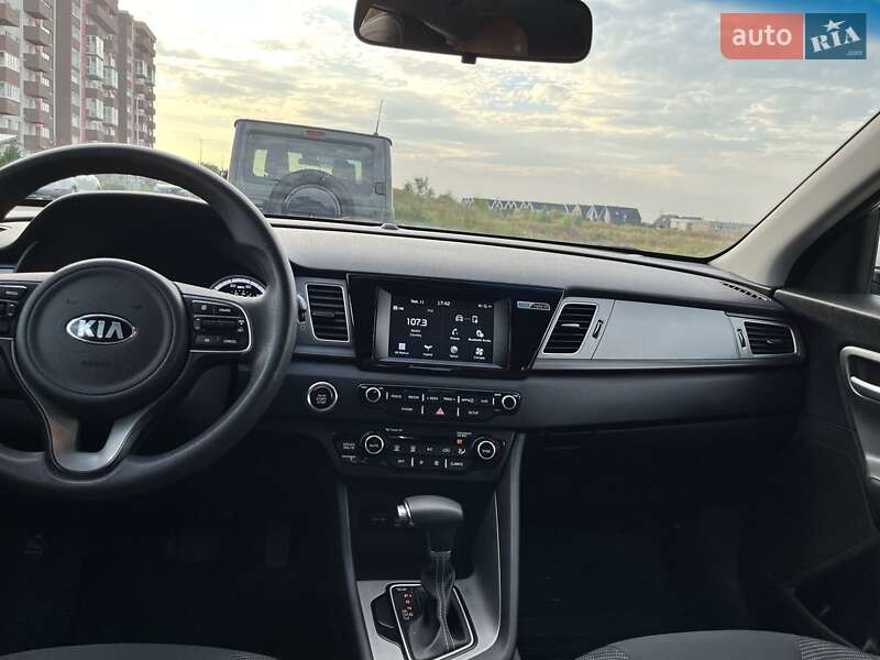 Позашляховик / Кросовер Kia Niro 2017 в Дніпрі