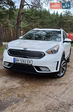 Позашляховик / Кросовер Kia Niro 2017 в 