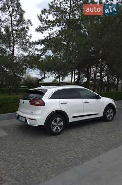 Внедорожник / Кроссовер Kia Niro 2017 в 