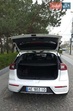 Внедорожник / Кроссовер Kia Niro 2017 в 