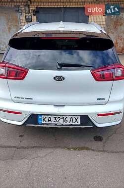 Позашляховик / Кросовер Kia Niro 2017 в 