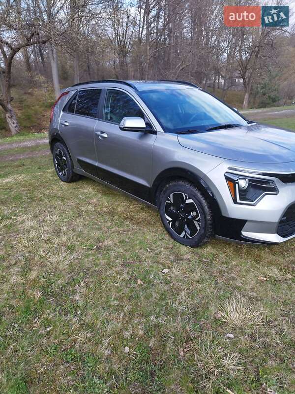 Позашляховик / Кросовер Kia Niro 2023 в Долині