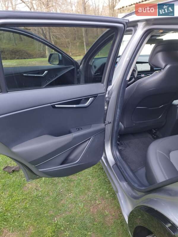 Позашляховик / Кросовер Kia Niro 2023 в Долині