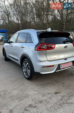 Внедорожник / Кроссовер Kia Niro 2017 в 