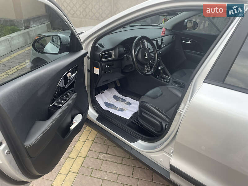 Внедорожник / Кроссовер Kia Niro 2017 в Отынии