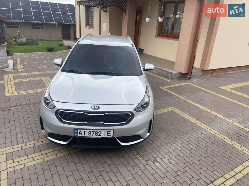 Внедорожник / Кроссовер Kia Niro 2017 в Отынии