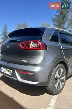Позашляховик / Кросовер Kia Niro 2017 в 