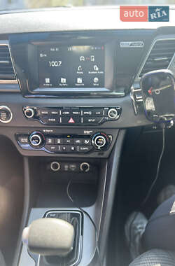 Позашляховик / Кросовер Kia Niro 2017 в 