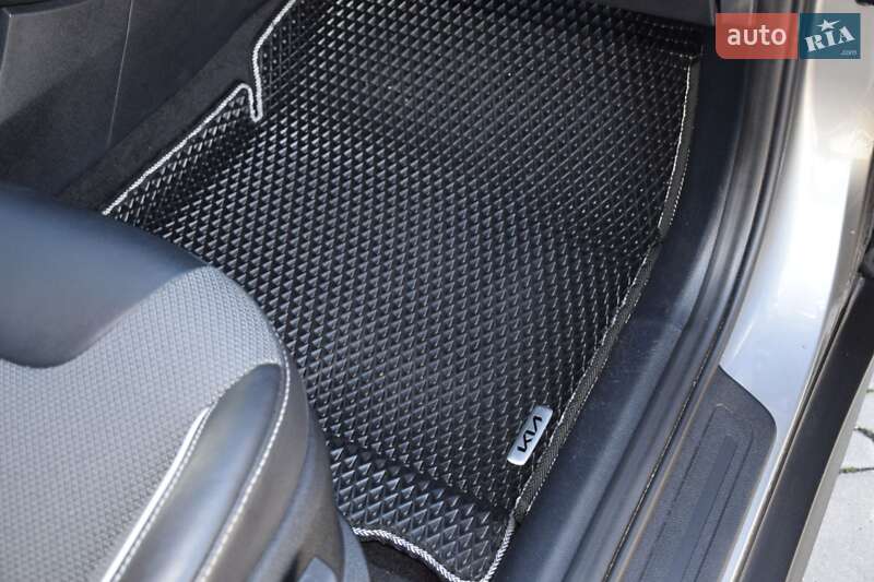 Внедорожник / Кроссовер Kia Niro 2022 в Ровно