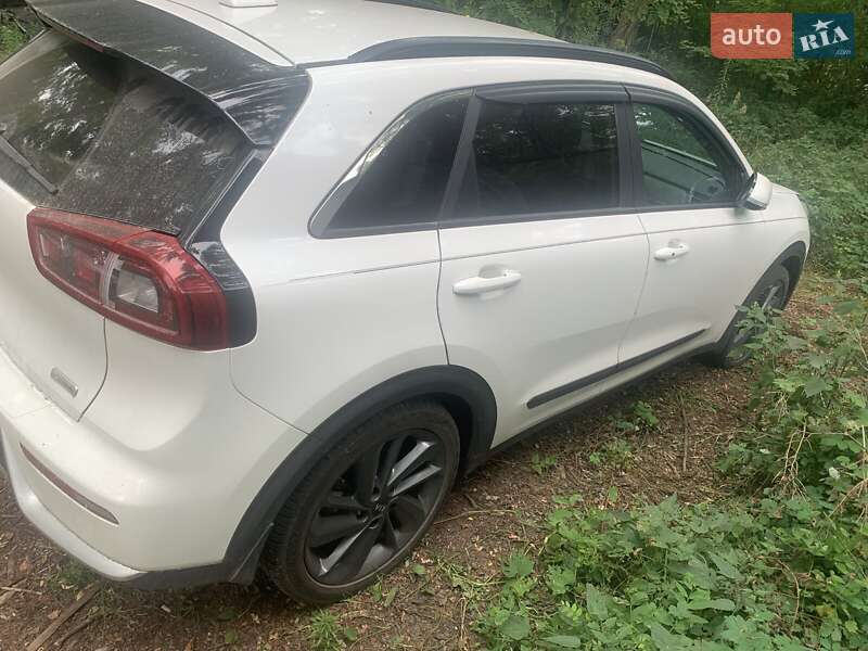 Позашляховик / Кросовер Kia Niro 2017 в Житомирі
