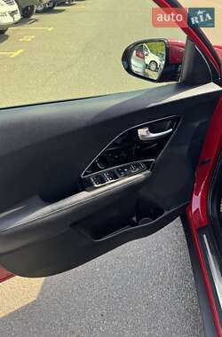 Внедорожник / Кроссовер Kia Niro 2017 в 