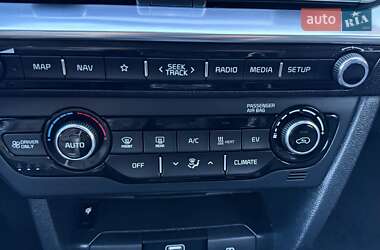 Позашляховик / Кросовер Kia Niro 2021 в 