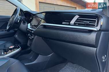 Позашляховик / Кросовер Kia Niro 2020 в 