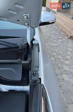Позашляховик / Кросовер Kia Niro 2020 в 