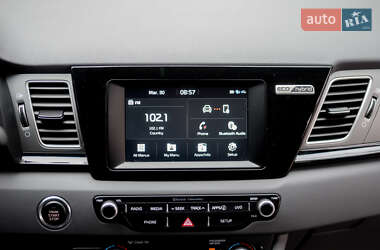 Внедорожник / Кроссовер Kia Niro 2016 в 