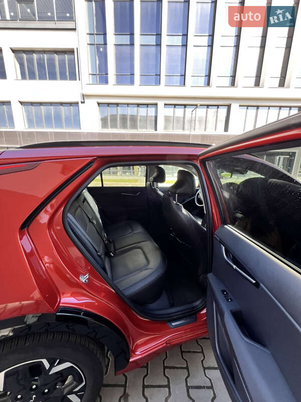 Позашляховик / Кросовер Kia Niro 2023 в Івано-Франківську