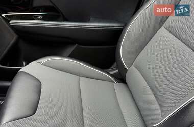 Позашляховик / Кросовер Kia Niro 2021 в 