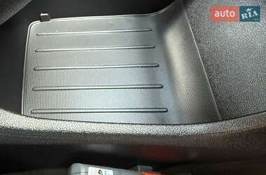 Позашляховик / Кросовер Kia Niro 2021 в 