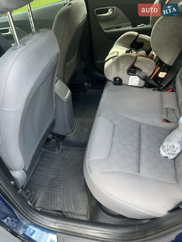 Внедорожник / Кроссовер Kia Niro 2017 в Киеве