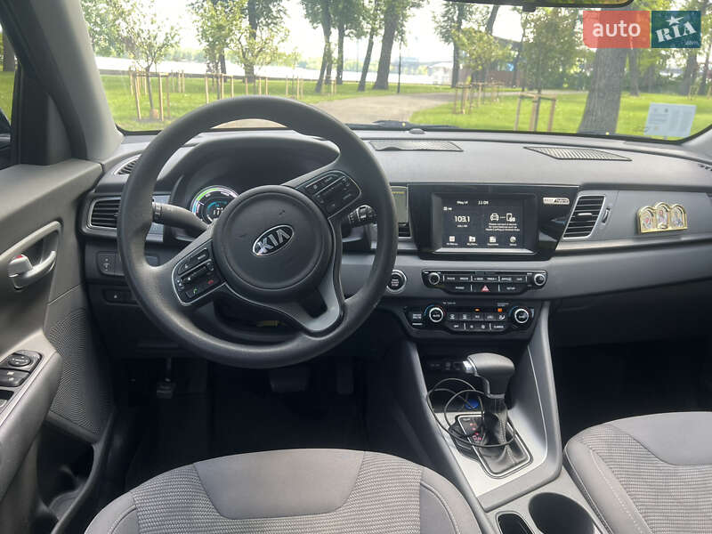Внедорожник / Кроссовер Kia Niro 2017 в Киеве