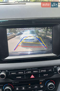 Позашляховик / Кросовер Kia Niro 2017 в Києві