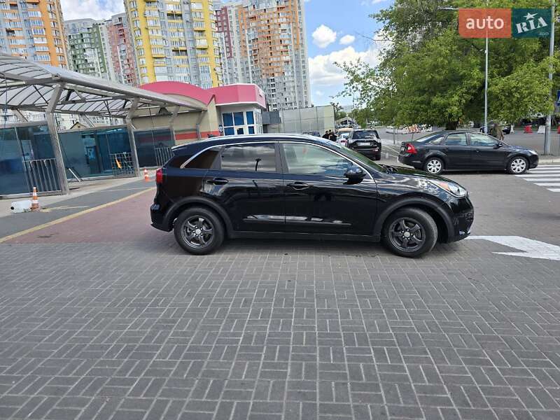 Внедорожник / Кроссовер Kia Niro 2017 в Киеве