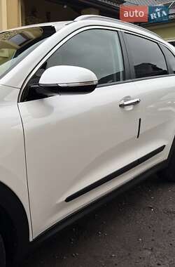 Позашляховик / Кросовер Kia Niro 2020 в 