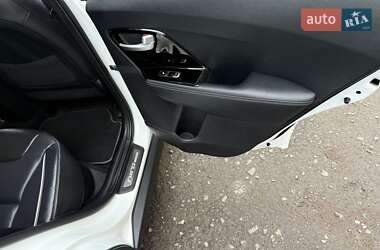 Позашляховик / Кросовер Kia Niro 2020 в 