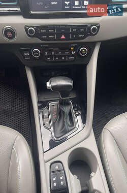 Внедорожник / Кроссовер Kia Niro 2017 в 