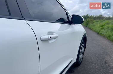 Внедорожник / Кроссовер Kia Niro 2017 в 