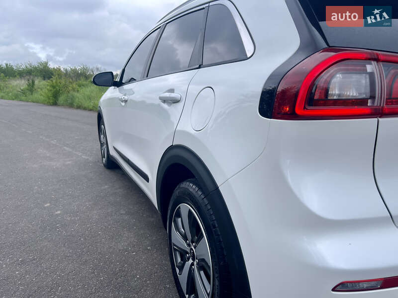 Внедорожник / Кроссовер Kia Niro 2017 в Ровно