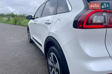 Внедорожник / Кроссовер Kia Niro 2017 в 