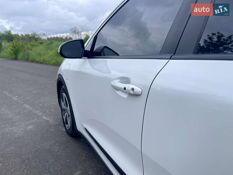 Внедорожник / Кроссовер Kia Niro 2017 в Ровно