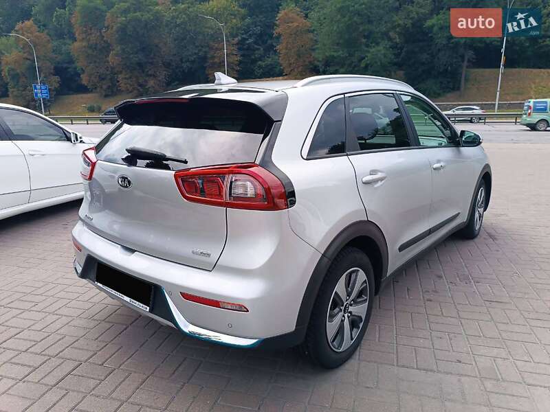 Внедорожник / Кроссовер Kia Niro 2017 в Львове фото 6 Внедорожник / Кроссовер Kia Niro 2017 в Львове
