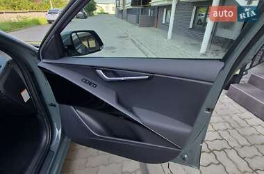 Позашляховик / Кросовер Kia Niro 2024 в 