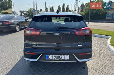 Позашляховик / Кросовер Kia Niro 2016 в 