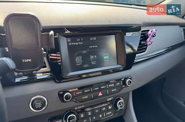 Позашляховик / Кросовер Kia Niro 2016 в 