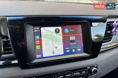 Позашляховик / Кросовер Kia Niro 2016 в 